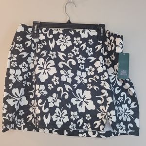 Wild Fable black and withe floral mini skirt